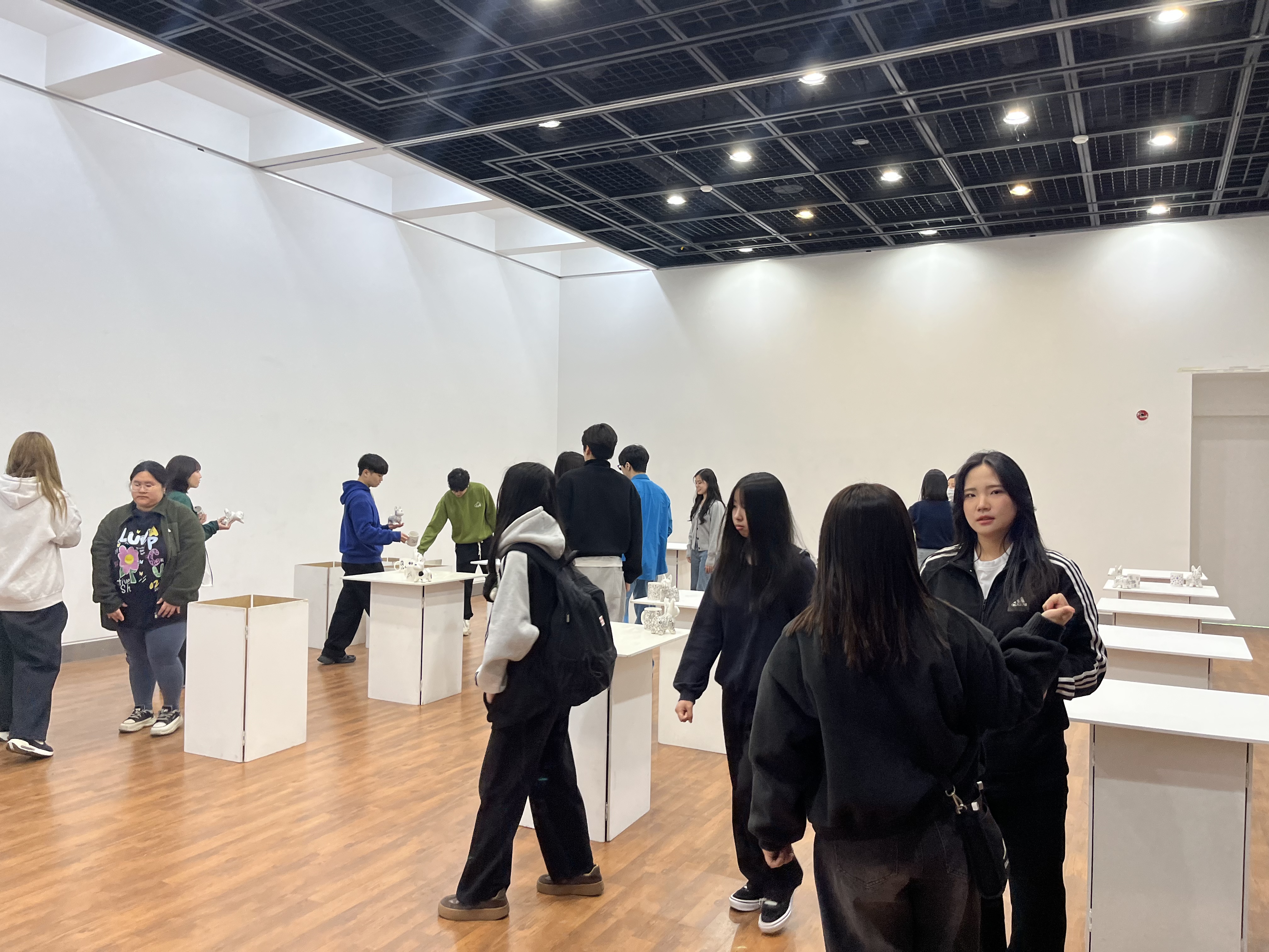 [시각디자인] 2025년 시각디자인 과제전 준비 현장 1번째 첨부파일 이미지